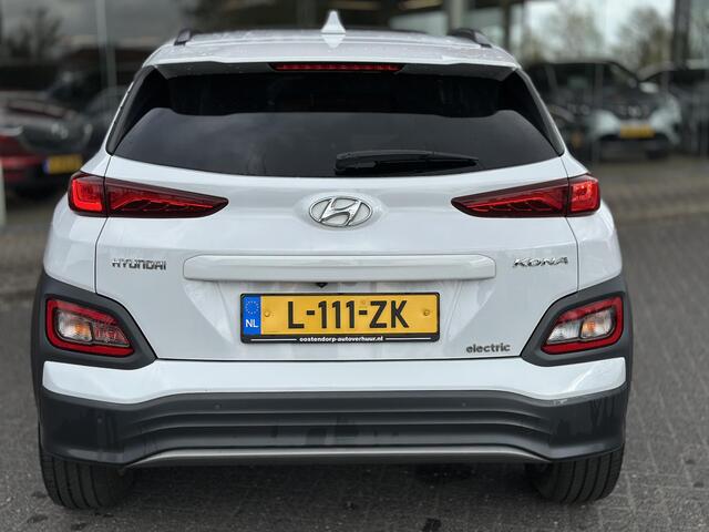 Hyundai Kona EV Fashion 64 kWh | SOH: 96,8% | Sky PANO Dak | HUD | Dodehoek Detectie | LED