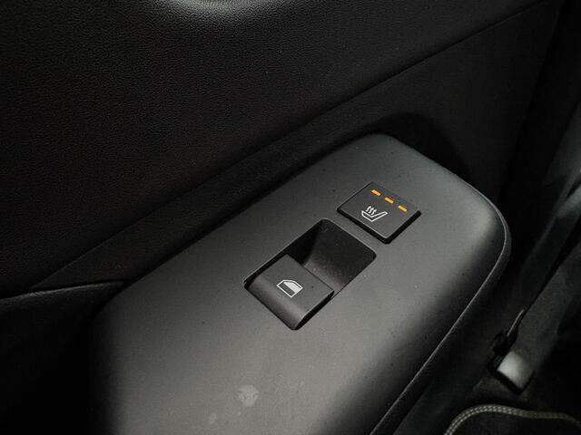 Hyundai Kona Electric Premium 65.4 kWh / Automaat / Stoel verwarming voor en achter / Apple Carplay/Android Auto / Stoelverkoeling voor/ Stuurverwarming /