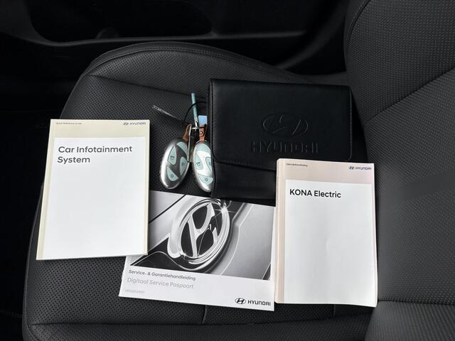 Hyundai Kona Electric Premium 65.4 kWh / Automaat / Stoel verwarming voor en achter / Apple Carplay/Android Auto / Stoelverkoeling voor/ Stuurverwarming /