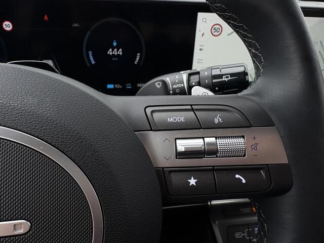 Hyundai Kona Electric Premium 65.4 kWh / Automaat / Stoel verwarming voor en achter / Apple Carplay/Android Auto / Stoelverkoeling voor/ Stuurverwarming /