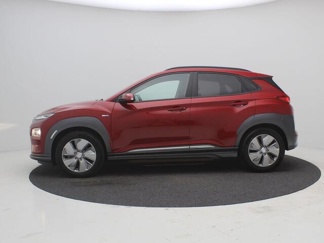 Hyundai Kona EV Fashion 39 kWh / SoH 100% / Warmtepomp / Adaptieve Cruise / Afneembare Trekhaak / HUD / Achteruitrij Camera / 1ste Eigenaar / Dealeronderhouden /
