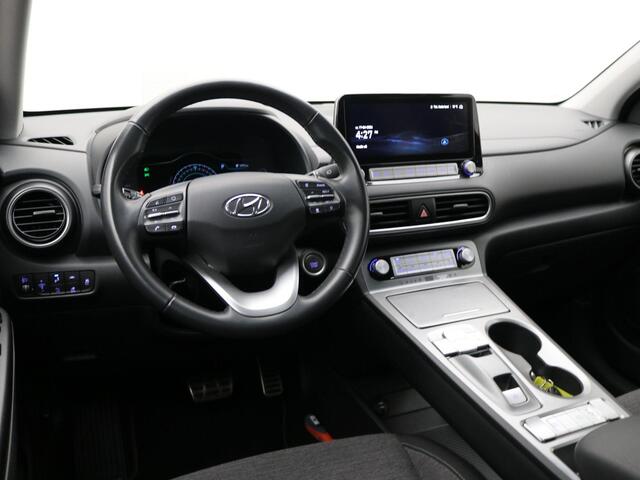 Hyundai Kona EV Fashion 39 kWh / SoH 100% / Warmtepomp / Adaptieve Cruise / Afneembare Trekhaak / HUD / Achteruitrij Camera / 1ste Eigenaar / Dealeronderhouden /
