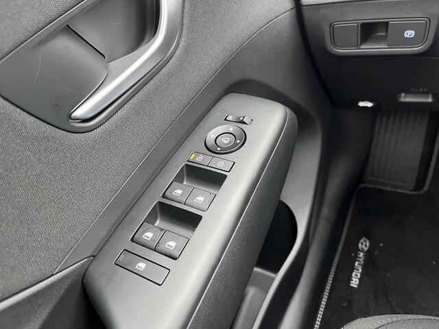 Hyundai Kona Electric Long Range Pure Edition 64.8 kWh / ¤500,- voordeel / Navigatie / Apple & Android carplay / Airco / Achteruitrijcamera / Parkeersensoren Voor & Achter /