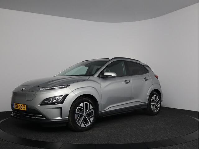 Hyundai Kona EV Comfort Smart 64 kWh | Schuif/kanteldak | Stoelverwarming | Navigatie | LED |