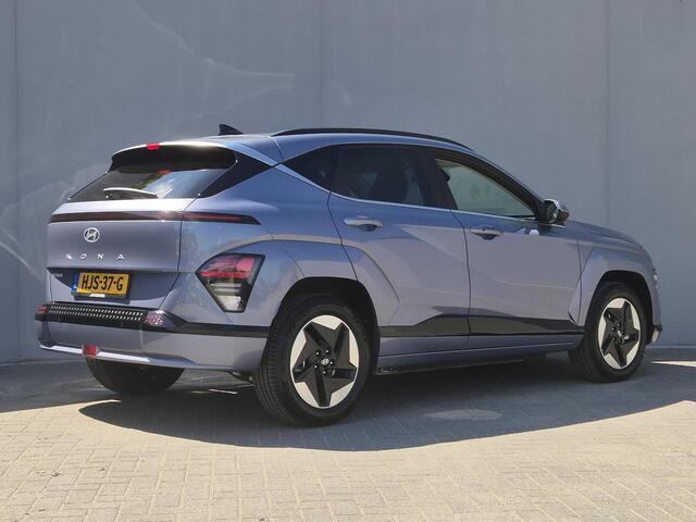 Hyundai Kona Electric Comfort Smart 65.4 kWh / SOH 100% / Fabrieksgarantie tot 04-2030 / Stuur- & Stoelverwarming / CCS snelladen / Achteruitrijcamera / Head Up Display / Adaptief cruise control / Keyless Entry/Start / Apple Carplay Android Auto /