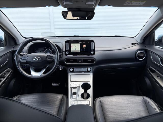 Hyundai Kona EV Premium 64 kWh / Lichtmetalen velgen 17" / Cruise control adaptief met Stop&Go en stuurhulp / Airco (automatisch) /