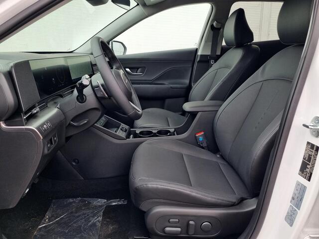 Hyundai Kona Premium 64.8 kWh Long Range / ¤ 3.500,- Voordeel / Uit Voorraad Leverbaar / Prijs is rijklaar / Lederen bekleding / Apple & Android Carplay / Adaptieve Cruise Control / Lane Assist / 100% SoH / Full Option /