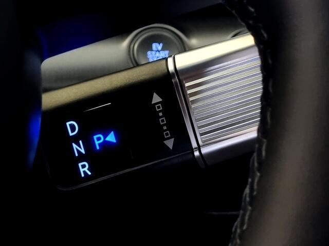 Hyundai Kona Premium 64.8 kWh Long Range / ¤ 3.500,- Voordeel / Uit Voorraad Leverbaar / Prijs is rijklaar / Lederen bekleding / Apple & Android Carplay / Adaptieve Cruise Control / Lane Assist / 100% SoH / Full Option /