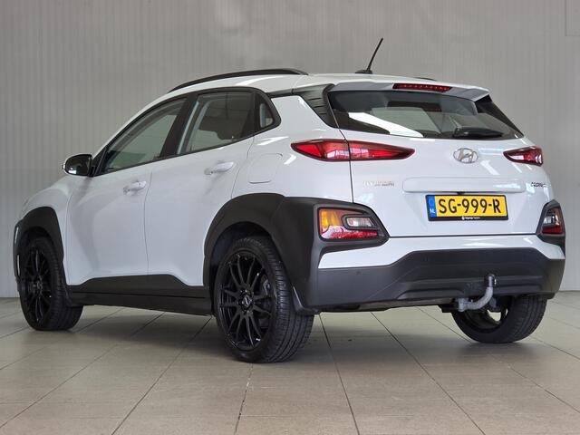 Hyundai Kona 1.0T Comfort/ Trekhaak/ Camera/ Apple + Android/ DAB+/ Clima/ Cruise/ Elek. pakket/ Isofix/ Bluetooth/ Armsteun/ Multi. LEDER. Stuur/ Mistl./ Dakrails.