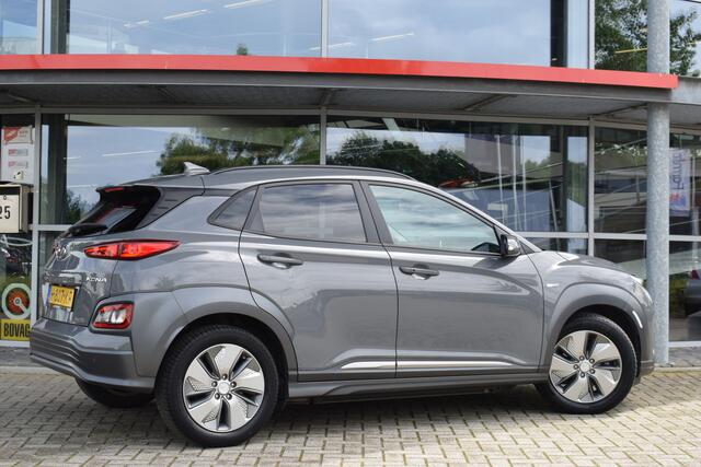 Hyundai Kona EV Fashion 64 kWh 1e Eigenaar | Head-Up Display | Adaptieve Cruise Control | Climate Control | Navigatie |