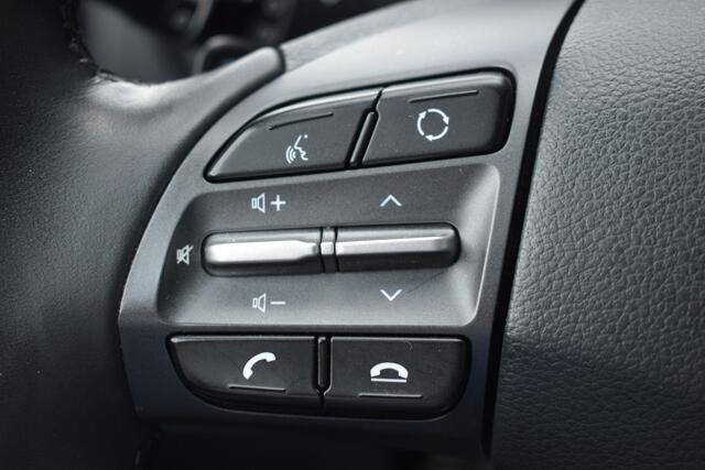 Hyundai Kona EV Fashion 64 kWh 1e Eigenaar | Head-Up Display | Adaptieve Cruise Control | Climate Control | Navigatie |