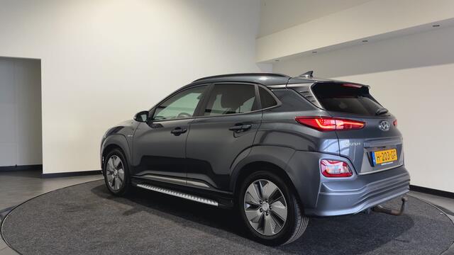 Hyundai Kona EV Premium 64 kWh | Voorstoelen verwarmd & gekoeld | Trekhaak | Warmtepomp | Soh (batterijcheck) Waarde 90,4 %