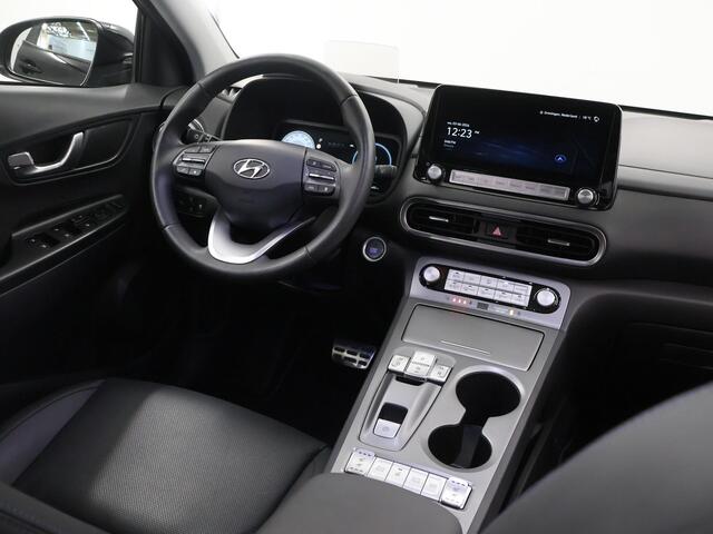 Hyundai Kona EV Premium Sky 64 kWh | Panoramadak | Lederen Bekleding | Stoelventilatie | Krell | Stoel/Stuurwielverwarming |