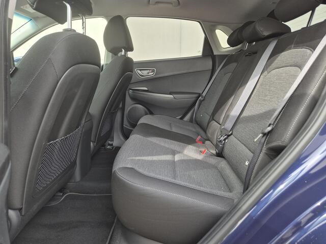 Hyundai Kona EV Fashion 64 kWh / Head Up Display / CCS snelladen / Warmtepomp / Achteruitrijcamera / Apple Carplay Android Auto / Draadloze telefoon lader / Keyless Entry/Start / Navigatie / Krell Audio Systeem / Parkeersensoren achter /