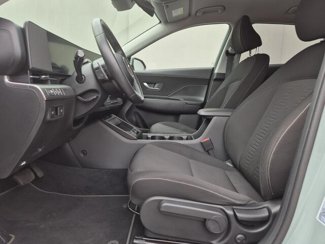 Hyundai Kona 1.6 GDI HEV Comfort Smart / Fabrieksgarantie tot 10-2029 / Dealer Onderhouden / Eerste Eigenaar / Navigatie / Trekgewicht 1300 kg / Stuur- & Stoelverwarming / Achteruitrijcamera / Elektrische achterklep / Adaptief cruise control / Apple Carplay Android Au
