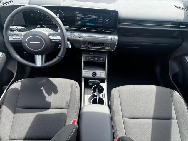 Hyundai Kona Electric Comfort Smart 65.4 kWh / ¤3500,- Voordeel / Uit Voorraad Leverbaar / Elektrische Achterklep / Navigatie / Achteruitrij Camera / Adaptive Cruise / Keyless /