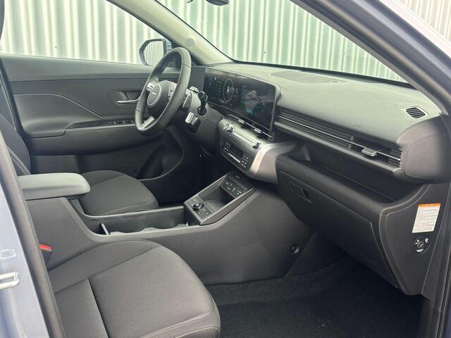 Hyundai Kona Electric Pure Edition 64.8 kWh / ¤500,- Voordeel / Uit Voorraad Leverbaar / Stoel- & Stuurverwarming / Achteruitrijcamera / Parkeersensoren Voor + Achter / Dynamische Navigatie / Climate Control / Adaptive Cruise Control /