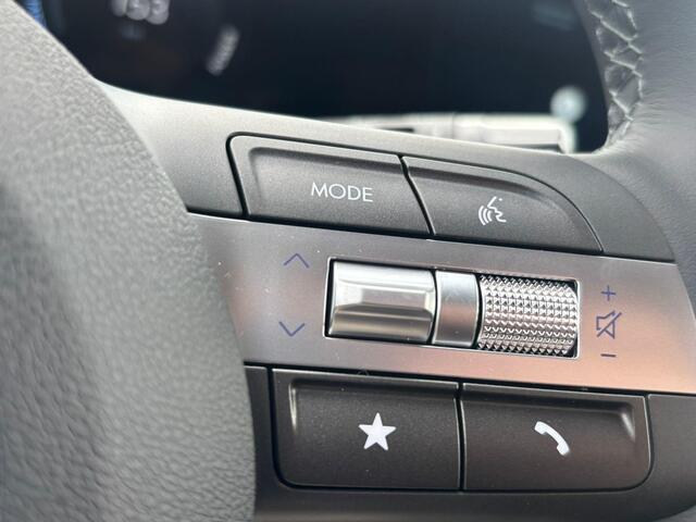 Hyundai Kona Electric Pure Edition 64.8 kWh / ¤500,- Voordeel / Uit Voorraad Leverbaar / Stoel- & Stuurverwarming / Achteruitrijcamera / Parkeersensoren Voor + Achter / Dynamische Navigatie / Climate Control / Adaptive Cruise Control /