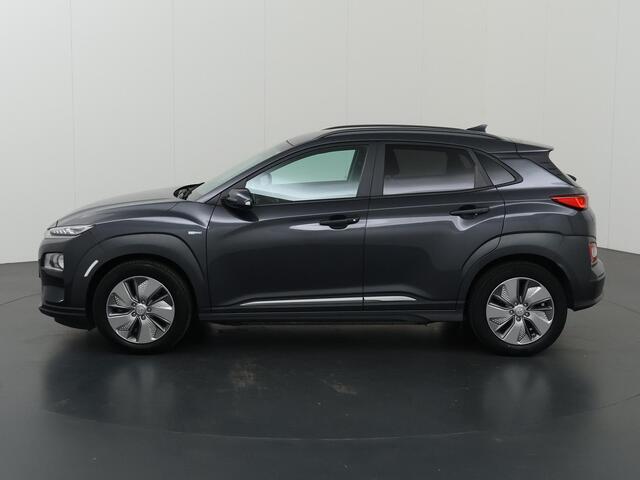 Hyundai Kona EV Fashion 64 kWh | SOH 96% | HUD | Navigatie | Camera | DAB | Apple CarPlay/ Android Auto | Adaptieve Cruise Control | KRELL Audio |