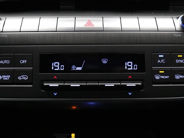 Hyundai Kona 1.6 GDI HEV Premium / ¤4500,- Voordeel / Navigatiesysteem / Apple Carplay / Android Auto / Climate control / Adaptieve Cruise control /