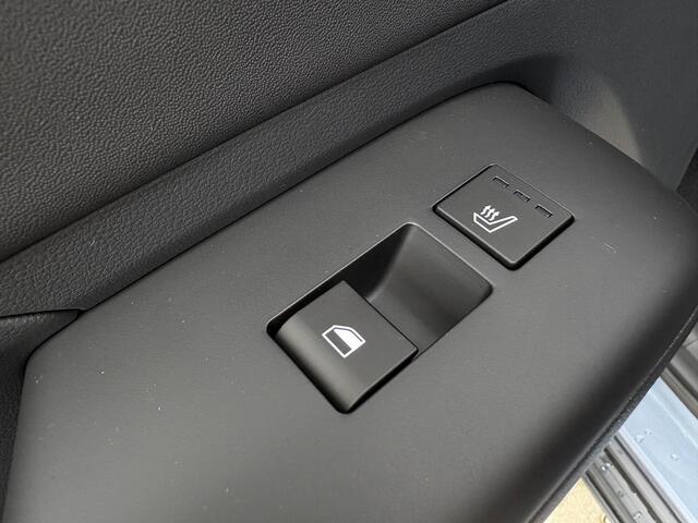 Hyundai Kona 1.6 GDI HEV Premium / ¤4500,- Voordeel / Uit Voorraad Leverbaar / Navigatie / 18" LMV / Adaptieve Cruise Control / Parkeersensoren voor en achter / Stoelverkoeling / Stuurverwarming /
