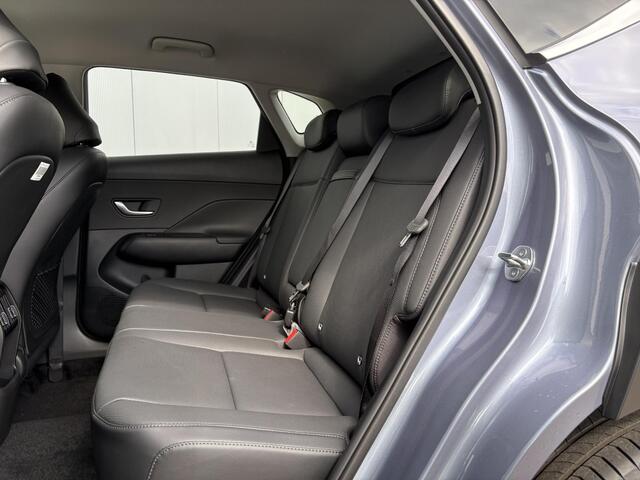 Hyundai Kona 1.6 GDI HEV Premium / ¤4500,- Voordeel / Uit Voorraad Leverbaar / Navigatie / 18" LMV / Adaptieve Cruise Control / Parkeersensoren voor en achter / Stoelverkoeling / Stuurverwarming /