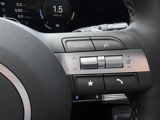 Hyundai Kona 1.6 GDI HEV Premium / ¤4500,- Voordeel / Uit Voorraad Leverbaar / Navigatie / 18" LMV / Adaptieve Cruise Control / Parkeersensoren voor en achter / Stoelverkoeling / Stuurverwarming /