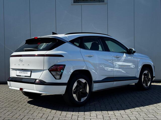 Hyundai Kona Comfort 64.8 kWh / ¤ 4.000,- voordeel op nieuwprijs / Rijklaarprijs / Direct Leverbaar / Navigatie / 5 Jaar Fabrieks garantie /
