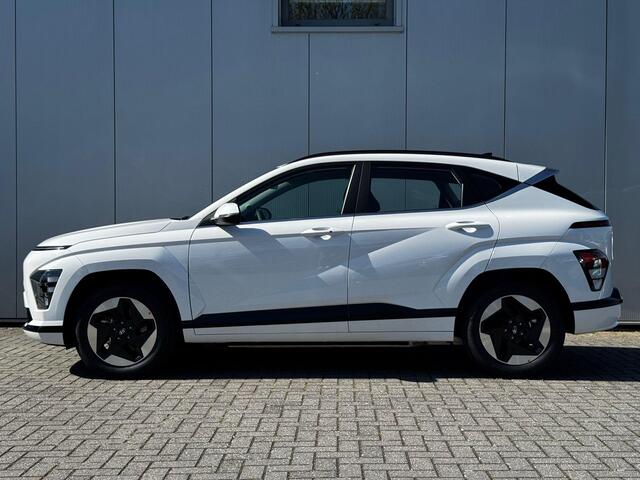 Hyundai Kona Comfort 64.8 kWh / ¤ 4.000,- voordeel op nieuwprijs / Rijklaarprijs / Direct Leverbaar / Navigatie / 5 Jaar Fabrieks garantie /
