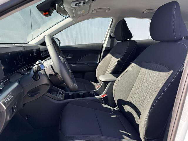 Hyundai Kona Comfort 64.8 kWh / ¤ 4.000,- voordeel op nieuwprijs / Rijklaarprijs / Direct Leverbaar / Navigatie / 5 Jaar Fabrieks garantie /