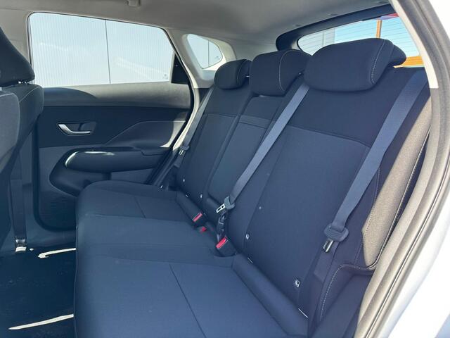 Hyundai Kona Comfort 64.8 kWh / ¤ 4.000,- voordeel op nieuwprijs / Rijklaarprijs / Direct Leverbaar / Navigatie / 5 Jaar Fabrieks garantie /