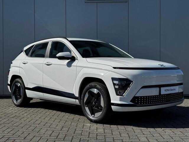Hyundai Kona Comfort 64.8 kWh / ¤ 4.000,- voordeel op nieuwprijs / Rijklaarprijs / Direct Leverbaar / Navigatie / 5 Jaar Fabrieks garantie /