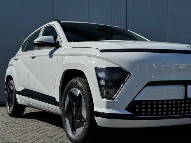 Hyundai Kona Comfort 64.8 kWh / ¤ 4.000,- voordeel op nieuwprijs / Rijklaarprijs / Direct Leverbaar / Navigatie / 5 Jaar Fabrieks garantie /