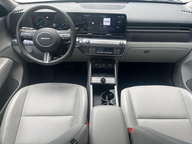 Hyundai Kona 1.6 GDI 140pk HEV Premium Sky | SCHUIF/KANTELDAK | FULL LED | PREMIUM LEDER | ADAPTIVE CRUISE | 360° CAMERA | STOELVERW. + KOELING | FABRIEKS.GAR. 4-2030 |