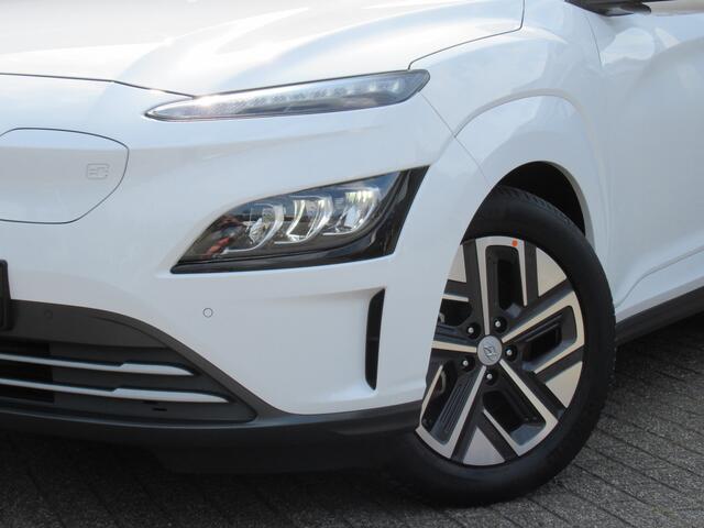 Hyundai Kona EV Premium 64 kWh 3 fase | Warmtepomp | DEC -2022 1e eigen | dealer onderh | full option!