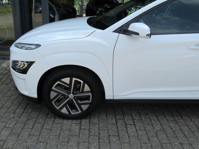 Hyundai Kona EV Premium 64 kWh 3 fase | Warmtepomp | DEC -2022 1e eigen | dealer onderh | full option!