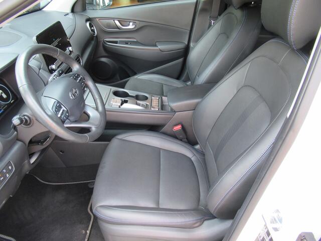 Hyundai Kona EV Premium 64 kWh 3 fase | Warmtepomp | DEC -2022 1e eigen | dealer onderh | full option!