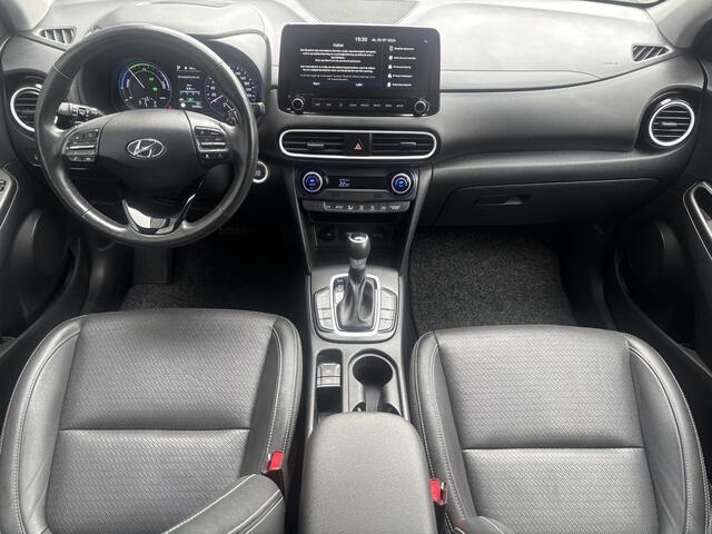 Hyundai Kona 1.6 GDI HEV Premium / Trekhaak / 1300 kg Trekgewicht / Stoel & Stuurverwarming / Navigatiesysteem / Apple carplay & Android auto / Achteruitrijcamera / Voor & achter sensoren /