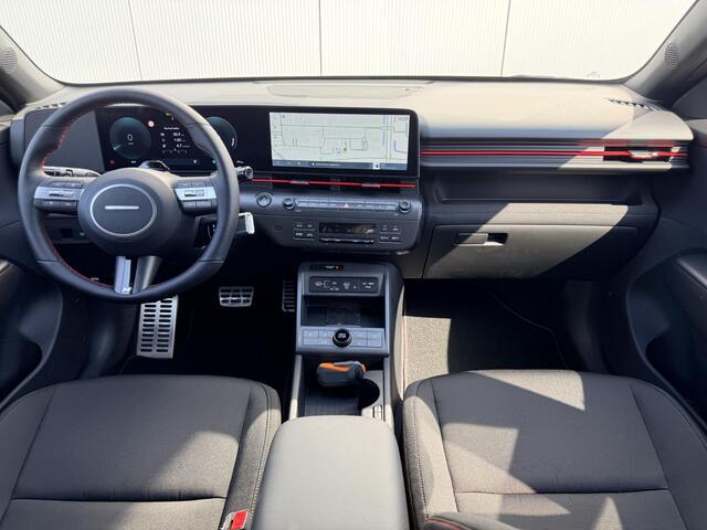 Hyundai Kona Electric N Line Business 64.8 kWh / Warmtepomp / BOSE Audio / V2L Interieur / Achteruitrijcamera / Parkeersensoren Voor + Achter / Stoel- & Stuurverwarming / Dodehoekdetectie /