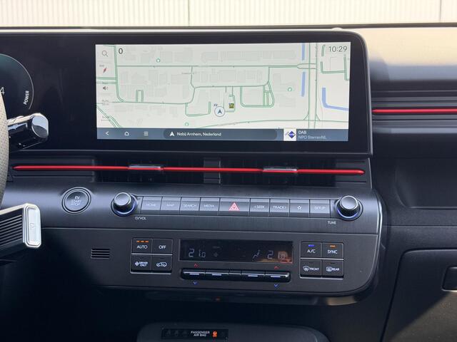 Hyundai Kona Electric N Line Business 64.8 kWh / Warmtepomp / BOSE Audio / V2L Interieur / Achteruitrijcamera / Parkeersensoren Voor + Achter / Stoel- & Stuurverwarming / Dodehoekdetectie /