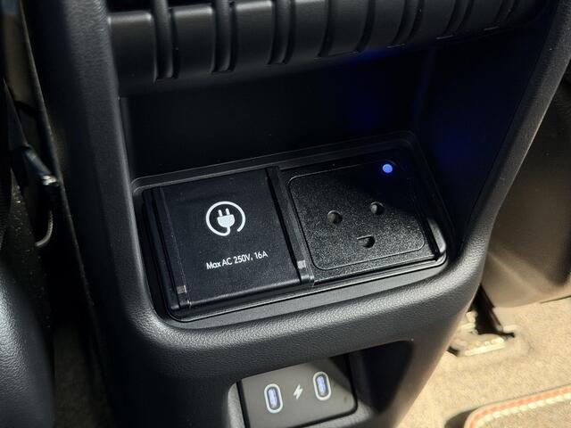 Hyundai Kona Electric N Line Business 64.8 kWh / Warmtepomp / BOSE Audio / V2L Interieur / Achteruitrijcamera / Parkeersensoren Voor + Achter / Stoel- & Stuurverwarming / Dodehoekdetectie /