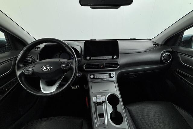 Hyundai Kona EV Limited 64 kWh Stuur + stoel verwarming en koeling | Elektrische stoelen |Led verlichting | Lichtmetalen velgen, Metaallak | Navigatiesysteem | Parkeersensoren
