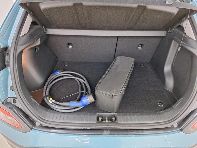 Hyundai Kona EV Limited 64 kWh Stuur + stoel verwarming en koeling | Elektrische stoelen |Led verlichting | Lichtmetalen velgen, Metaallak | Navigatiesysteem | Parkeersensoren