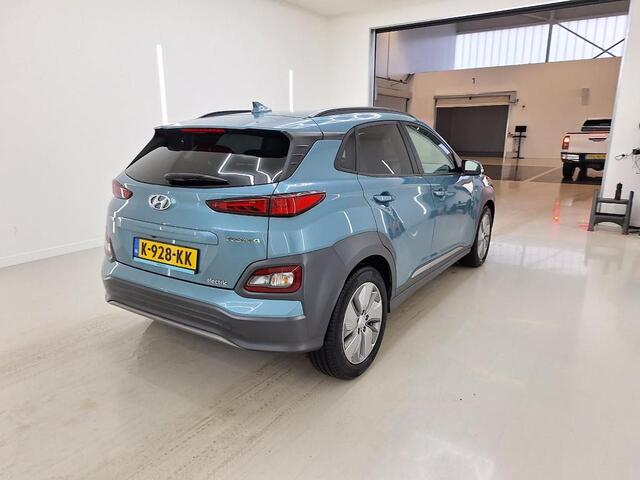 Hyundai Kona EV Limited 64 kWh Stuur + stoel verwarming en koeling | Elektrische stoelen |Led verlichting | Lichtmetalen velgen, Metaallak | Navigatiesysteem | Parkeersensoren