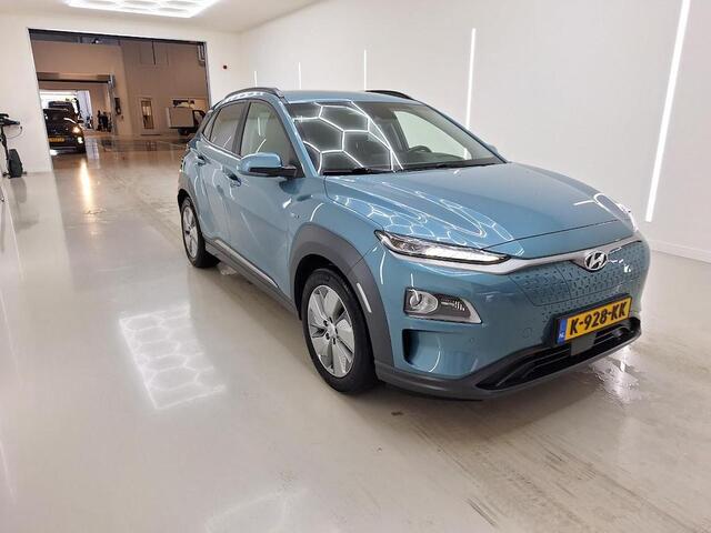 Hyundai Kona EV Limited 64 kWh Stuur + stoel verwarming en koeling | Elektrische stoelen |Led verlichting | Lichtmetalen velgen, Metaallak | Navigatiesysteem | Parkeersensoren
