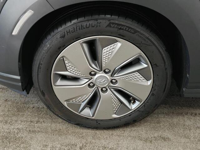 Hyundai Kona EV Fashion 64 kWh | Geen import | SOH 97%