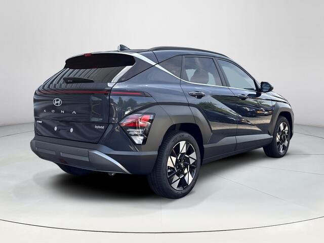 Hyundai Kona 1.6 GDI HEV Comfort Plus | WK Deal | Uit voorraad leverbaar! | Dodehoekdetectie | Elektrische achterklep | Stoel en stuurverwarming | Achterbank verwarming | AppleCarplay en Android Auto | Keyless entry en start