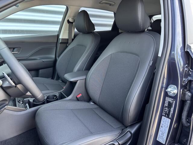 Hyundai Kona 1.6 GDI HEV Comfort Plus | WK Deal | Uit voorraad leverbaar! | Dodehoekdetectie | Elektrische achterklep | Stoel en stuurverwarming | Achterbank verwarming | AppleCarplay en Android Auto | Keyless entry en start
