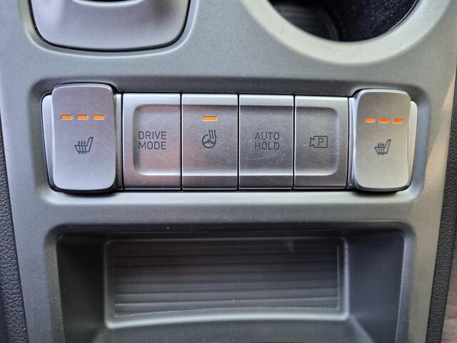 Hyundai Kona EV Comfort 39 kWh / SOH 100% / 3 fase Laden/ 8 jaar Batterijgarantie/ Fabrieksgarantie tot 02-2027 / Dealer onderhouden / Batterijgarantie tot 02-2030 / WLTP 305 km stad 435 km / CSS snelladen / Warmtepomp / Stuur- & Stoelverwarming / Achteruitrijcamera 
