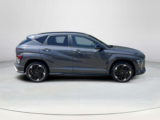 Hyundai Kona Electric N Line 64.8 kWh | Apple Carplay / Android Auto | 360 graden camera | Stoel Verwarming / Koeling | Stuur Verwarming | Schuif / Kanteldak | LED-Verlichting | Elektrische Kofferbak |
